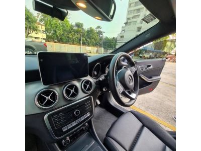 Mercedes-Benz CLA200 Urban 2018 รุ่น Facelift เจ้าของขับเองไมล์แค่ 17,000 กม รูปที่ 5