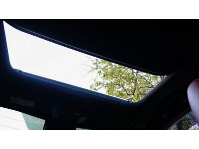 TOYOTA COROLLA CROSS 1.8 HYBRID PREMIUM SUNROOF SAFETY 2022 รูปที่ 5