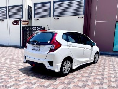 ็ขายรถบ้าน HONDA JAZZ 1.5S ปี 2015 เบนซิน เกียร์Auto ฟรี ดาวน์ ฟรี ส่งรถทั่วประเทศ รูปที่ 5