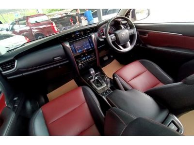 toyota Fortuner รูปที่ 5