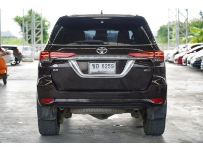 2015 TOYOTA FORTUNER 2.8 V 4WD A/T สีน้ำตาล รูปที่ 5