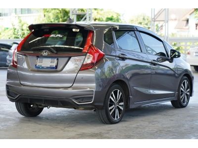 2018 HONDA JAZZ 1.5 RS  A/T สีเทา รูปที่ 5