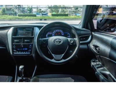 2020 Toyota Yaris Cross 1.2 Mid CVT เบนซิน สีเทา รูปที่ 5
