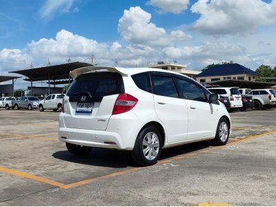 HONDA JAZZ 1.5 V CC. ปี 2012 สี ขาว เกียร์ Auto รูปที่ 5