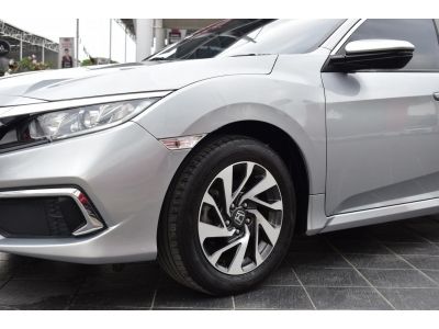 HONDA CIVIC 1.8 E (FC) CC. ปี 2019 สี เงิน เกียร์ Auto รูปที่ 4