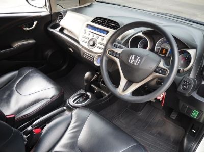 HONDA JAZZ 1.3 HYBRID ปลายปี 2012 เกียร์AUTO สีขาวมุก สภาพนางฟ้า รูปที่ 5