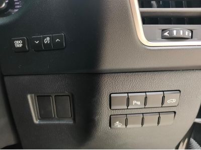 2015 Lexus NX 300h F Sport AWD 7909-085 ไฮบริด ขับสี่ ประหยัดสุดๆ 2015แท้ มือเดียว กระจกมูนรูฟกว้าง  ประตูหลังขึ้นลงไฟฟ้า ยางปี2022 เพิ่งเปลี่ยน สวยนางฟ้า ทดลองขับได้ทุกวัน เพียง 1,509,000 ซื้อสดไม่มี รูปที่ 5
