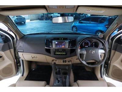 Toyota Fortuner 3.0 V 2WD ปี 2011 สีบรอนซ์เงิน เกียร์อัตโนมัติ รูปที่ 5