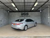 Toyota Camry 2.5 HV-E HYBBRID 2020 AT สีเทา รูปที่ 5