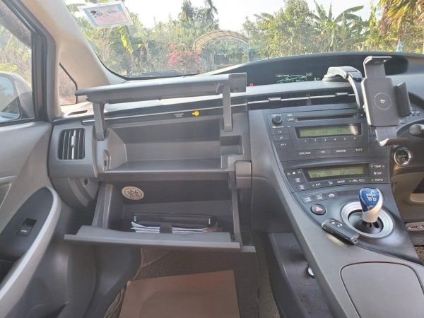Toyota Prius ปี 2011 สีบรอนซ์เงิน รูปที่ 5