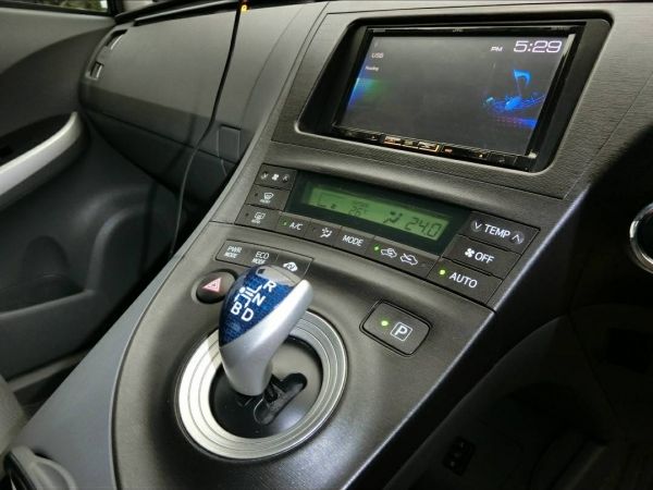 Toyota prius 1.8 Hybrid ปี2011 รถมือเดียวออกห้างป้ายแดงไม่เคยมีอุบัติเหตุประหยัดน้ำมันสุดๆ 20โลต่อลิตรวิ่ง 70,000 โลแท้ๆแบตลุกใหญ่เพิ่งเปลี่ยนเช็คศุนย์ตลอดค่ะ รูปที่ 6