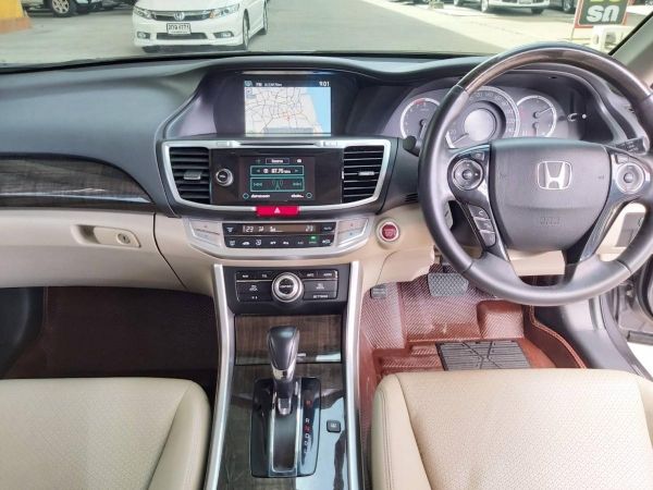 HONDA ACCORD 2.0 EL NAVI ปี2013 รถมือเดียวจากป้ายแดง ไม่เคยติดแก๊ส เข้าศูนย์ตลอด วิ่งมา110000 กิโลแท้ สภาพสวยพร้อมใช้ค่ะ รูปที่ 6