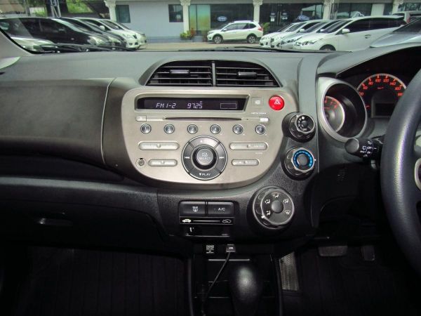 *ฟรีดาวน์ *แถมประกันภัย 2008 HONDA JAZZ 1.5 V รถบ้าน สภาพดี รูปที่ 6