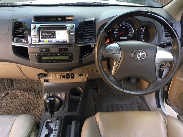 2012 Toyota Fortuner 3.0 V4 WD เกียร์ออโต้ รูปที่ 6