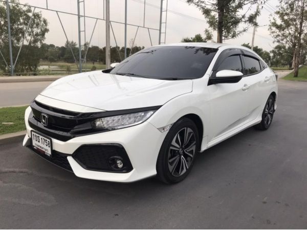 Honda civic Fk 1.5  AT Hatchback 5ประตู เดือน12ปี17จดปี 2018 สีขาว เจ้าของเดียว สภาพดี  รับรองสภาพ เขียนระบุในสัญญา  ไม่ชนไม่จม พาช่างมาตรวจสอบสภาพรถได้  ขาย 830000 บาท  ผ่อนนาน 7 ปี  ดอกพิเศษ  ออกรถ  รูปที่ 2