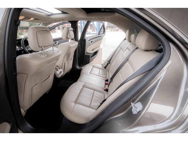 2011MERCEDES BENZ1.8E250 CGI Sedan  เบนซิน หลังคาแก้วโฉมรุ่นw212 รูปที่ 6