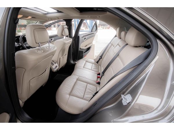 รถหรู Mercedes Benz 1.8E250 CGI Sedan หลังคาแก้ว โฉม W212 ปี2010 AT รูปที่ 5