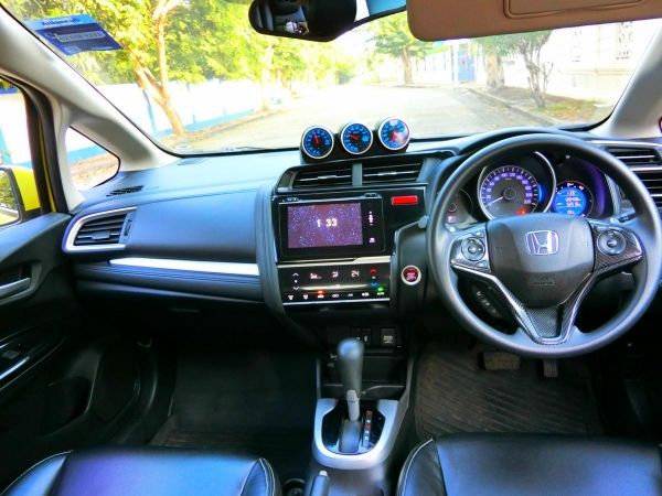 HONDA JAZZ 1.5 SV i VTEC รุ่นท็อป ปี2015 รถมือเดียวจากป้ายแดงสภาพสวย พร้อมใช้งาน รูปที่ 6