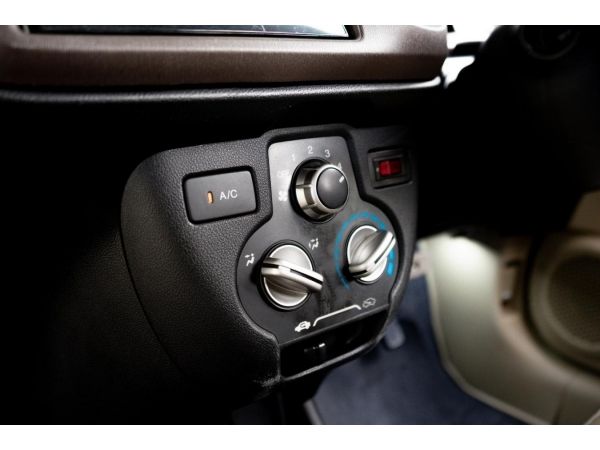 2011 Honda Brio 1.2  V Hatchback รูปที่ 6