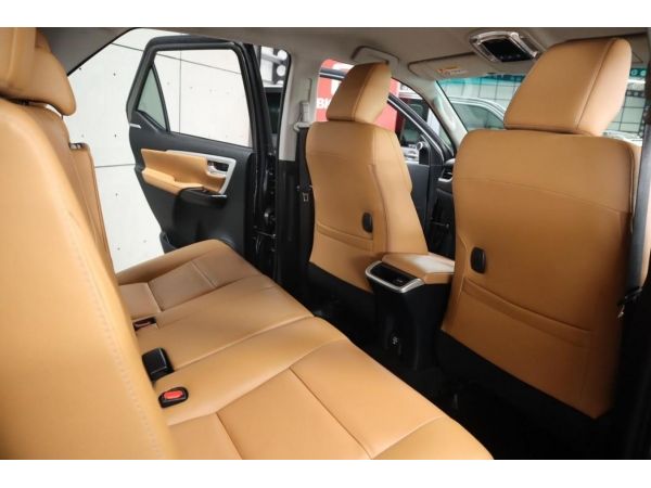 2018 Toyota Fortuner 2.8 V 4WD SUV AT (ปี 15-18) B5835 รูปที่ 6