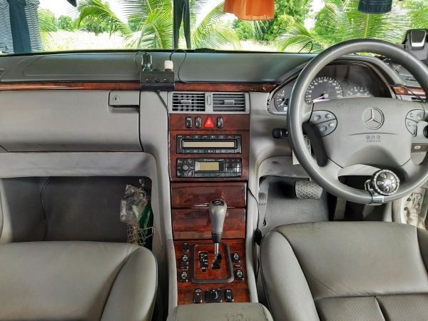Benz E240 ปี 2000 โฉม W210 รถสวย พร้อมใช้งาน ดูแลดีมาก มีประวัติการซ่อมบำรุงย้อนหลัง 5 ปี รถบ้าน เจ้าของขายเอง คุ้ม รูปที่ 6