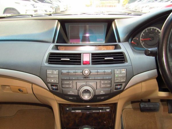 ใช้เงิน 5 พันออกรถ ฟรีดาวน์ แถมประกันภัย 2010 HONDA ACCORD 2.4 EL NAVI รูปที่ 6