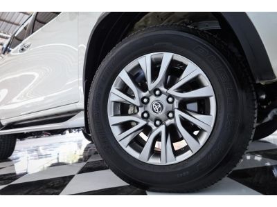 2020 TOYOTA FORTUNER 2.4 V รูปที่ 6