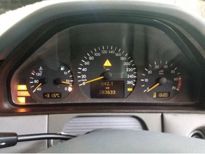 ขายรถ Benz E200 Kompresser ปี 2002 สภาพดี สวย คลาสสิก ใช้งานในชีวิตประจำวันปกติ  แอร์เย็น ยางใหม่ ใช้งานได้ทุกฟังก์ ชั่นมั่นใจในการเดินทางต่างจังหวัดไกลๆ ไม่ต้องเสียเวลาเก็บรายละเอียดให้ปวดหัวกับการเก รูปที่ 6