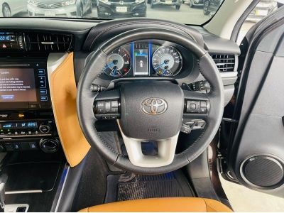 TOYOTA FORTUNER 2.8 V 4WD รถปี 15 จด16 รูปที่ 6