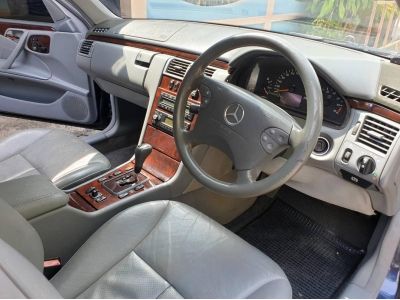 2001 Mercedes-Benz E240 2.4 AT รถบ้านเจ้าของขายเอง รูปที่ 6