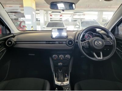 Mazda 2 1.3 Skyactiv High Plus ปี17 AT (รถมือสองราคาดี เจ้าของขายเอง รถสวยสภาพดี ไมล์แท้) รูปที่ 6