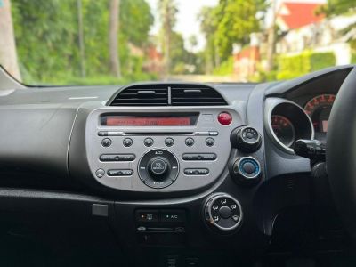 2013 HONDA JAZZ 1.5 SV i-VTEC ( GE ) รถสวย สภาพดีมาก จองด่วนค่า (เซลล์น้ำ ฝ่ายขายโดยตรง ไม่ใช่นายหน้าจ้า) รูปที่ 6