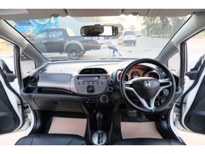 Honda Jazz 1.5V ตัวรองท๊อป เกียร์ออโต้ 2011 รูปที่ 6