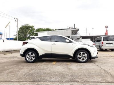 TOYOTA C-HR 1.8 HYBRID HI CC. ปี 2018 สี ขาว เกียร์ Auto รูปที่ 6