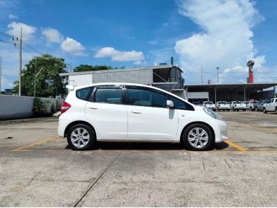 HONDA JAZZ 1.5 V CC. ปี 2012 สี ขาว เกียร์ Auto รูปที่ 6