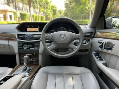 2011 Mercedes-Benz E200 CGI 1.8 ELEGANCE รถสวยน่าใช้สุด (ติดต่อเซลล์น้ำฝ่ายขายโดยตรงไม่ใช่นายหน้าจ้า) รูปที่ 6