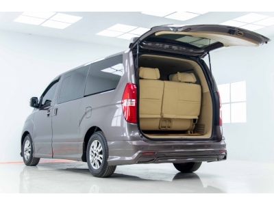 2016 HYUNDAI H-1 2.5 ELITE ผ่อน 8,030 บาท 12เดือนแรก รูปที่ 6