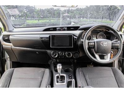 Toyota Revo Prerunner 2.4E Plus เกียร์ออโต้ ปี2018 สีบร์อนเงิน รูปที่ 6