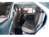 TOYOTA FORTUNER 2.4 V AT ปี 2019 สีขาว รูปที่ 6