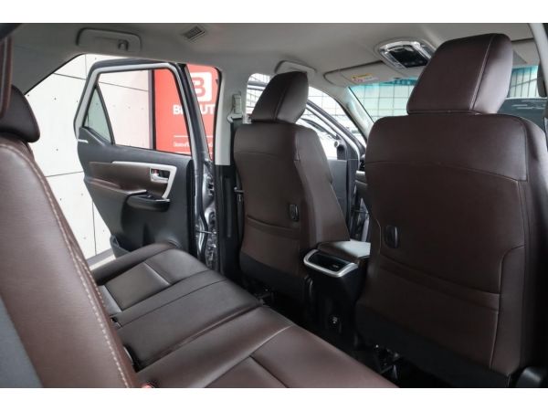 2019 Toyota Fortuner 2.4 V SUV AT (ปี 15-18) B7271 รูปที่ 7