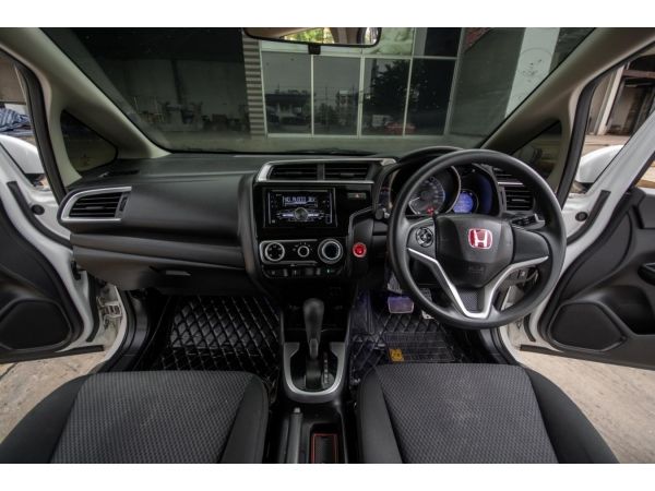 HONDA JAZZ 2018 (โฉม 14-18) V i-VTEC 1.5 A/T สีขาว รูปที่ 7