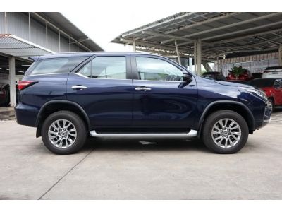 Fortuner 2.4 V 4x4 ปี 20 รถทดลองขับจากโตโยต้ามอเตอร์ เลขไมล์แท้  มีวารันตีต่อจากป้ายแดง ฟรีดาวน์ ผ่อนเดือนละ 21,xxx.- รูปที่ 7