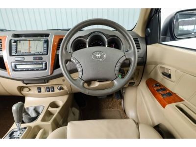 2011 TOYOTA FORTUNER 3.0 V 4WD รูปที่ 7