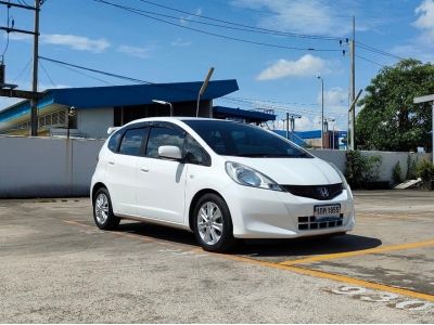 HONDA JAZZ 1.5 V CC. ปี 2012 สี ขาว เกียร์ Auto รูปที่ 7