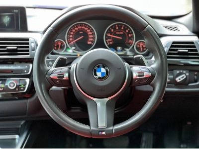 2017 BMW 330e M-Sport รูปที่ 7