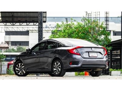 Honda Civic FC 1.8 E 2017 สีเทา รูปที่ 8