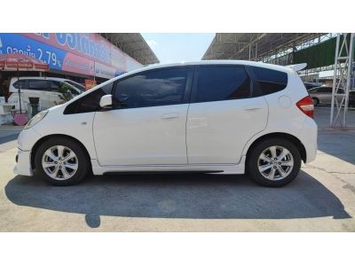 2011 Honda Jazz 1.5V  ผ่อนเพียง 6,xxx เท่านั้น รูปที่ 8