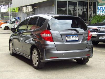 จัดไฟแนนซ์เหลือตังส์ไม่มีเครดิตก็ฟรีดาวน์ได้นะ ออกรถ 0 บาท 2011 Honda Jazz 1.5 SV i-VTEC Hatchback AT สีเทา รุ่นท๊อป รูปที่ 8