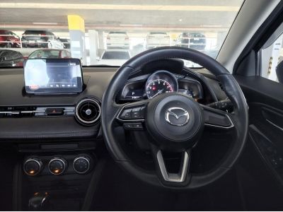 Mazda 2 1.3 Skyactiv High Plus ปี17 AT (รถมือสองราคาดี เจ้าของขายเอง รถสวยสภาพดี ไมล์แท้) รูปที่ 8