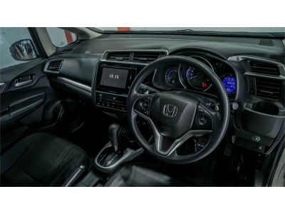 HONDA JAZZ GK 1.5SV สีขาว A/T ปี 2015 รูปที่ 8